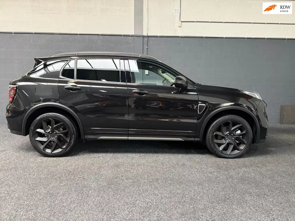 Lynk & Co 01 1.5, Black Edition, zwarte hemel