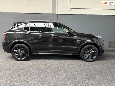 Lynk & Co 01 1.5, Black Edition, zwarte hemel