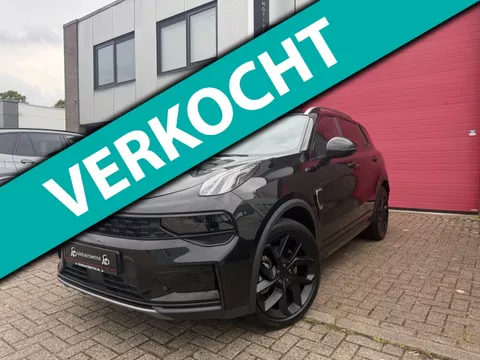Lynk & Co 01 1.5, Black Edition, zwarte hemel