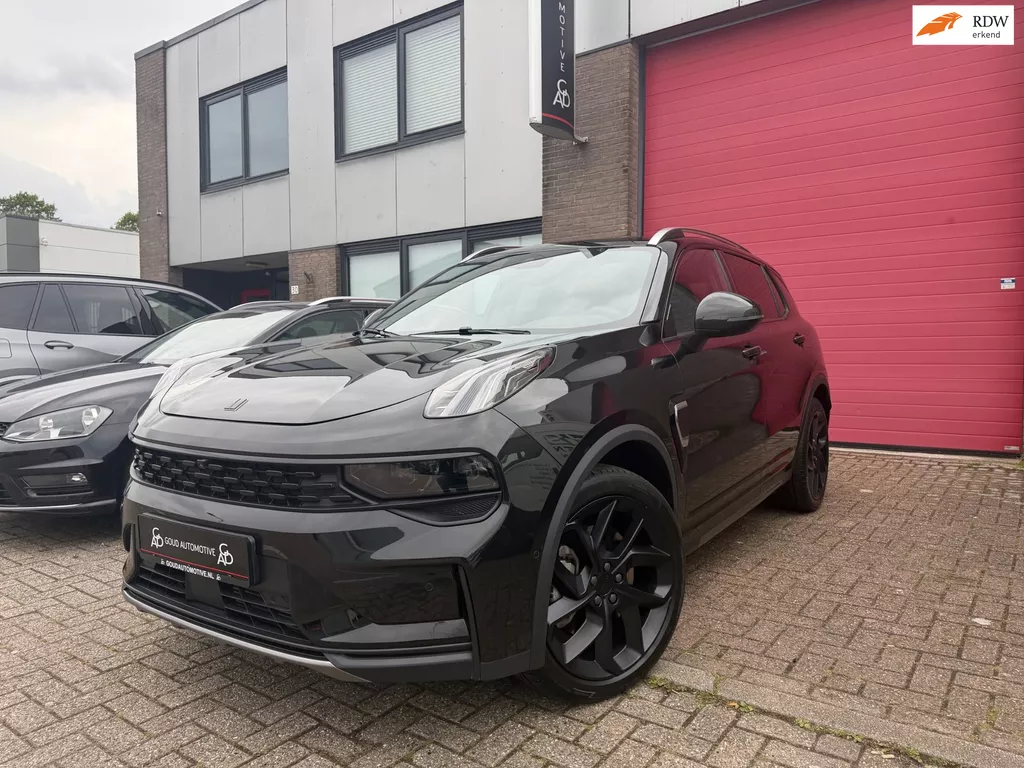 Lynk & Co 01 1.5, Black Edition,zwarte hemel